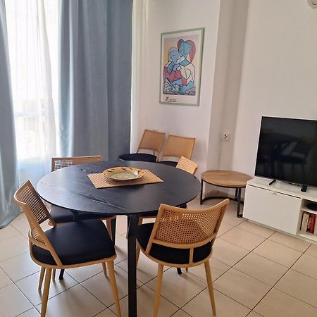 Amazing Apartment For 3 Guests Steps From The Beach Netanya Ngoại thất bức ảnh