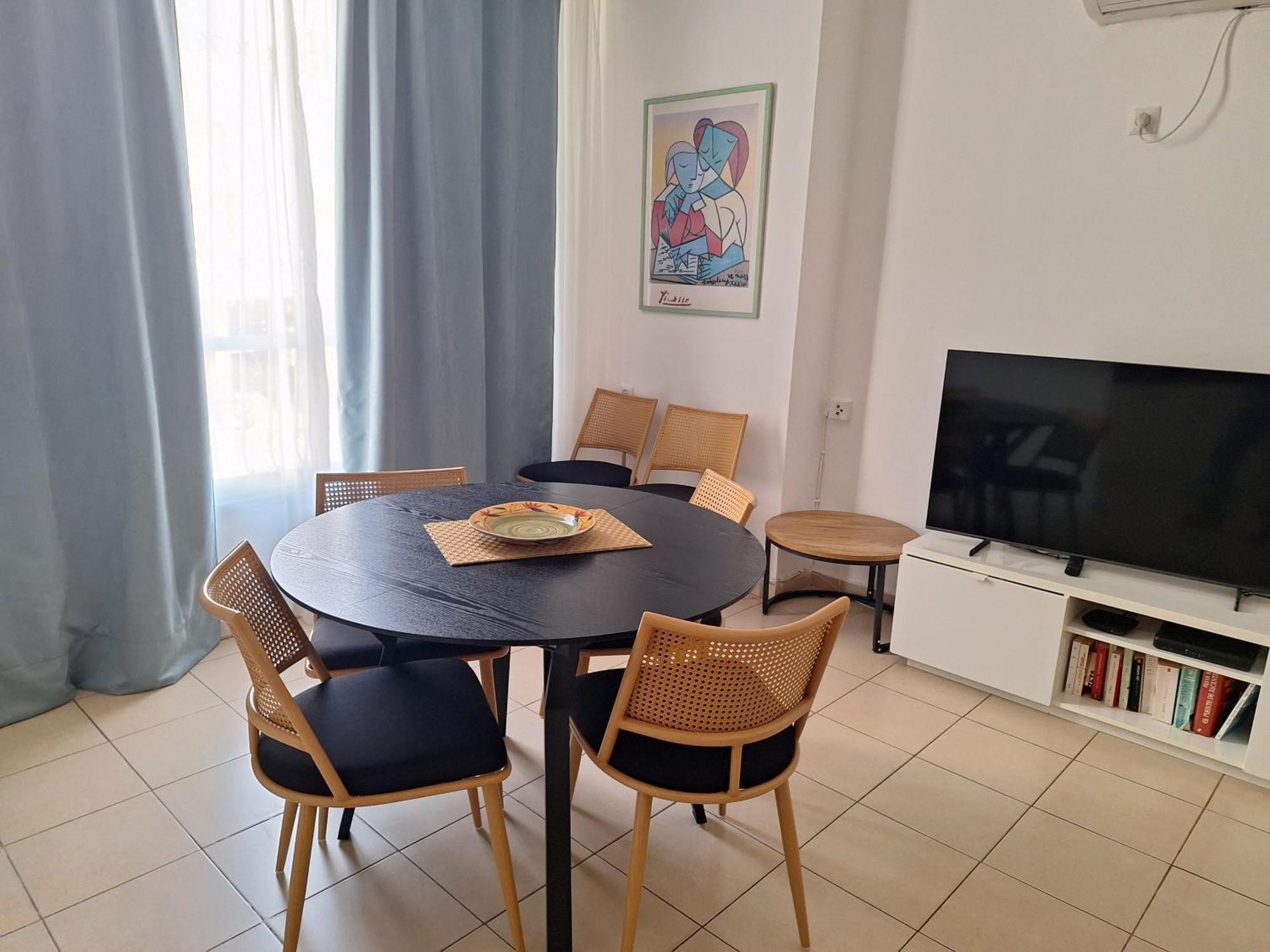 Amazing Apartment For 3 Guests Steps From The Beach Netanya Ngoại thất bức ảnh